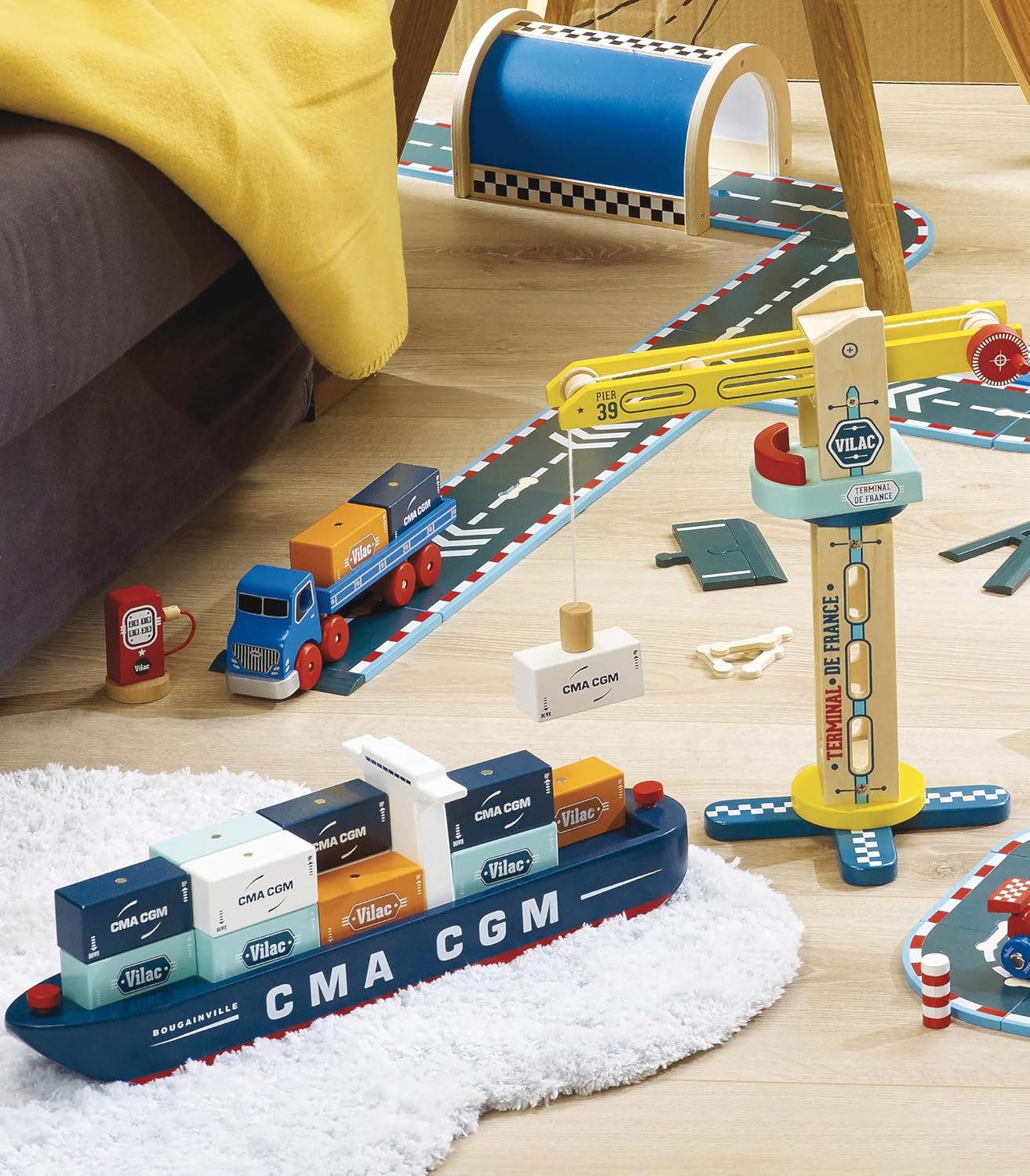 Vilacity Wooden Container Truck