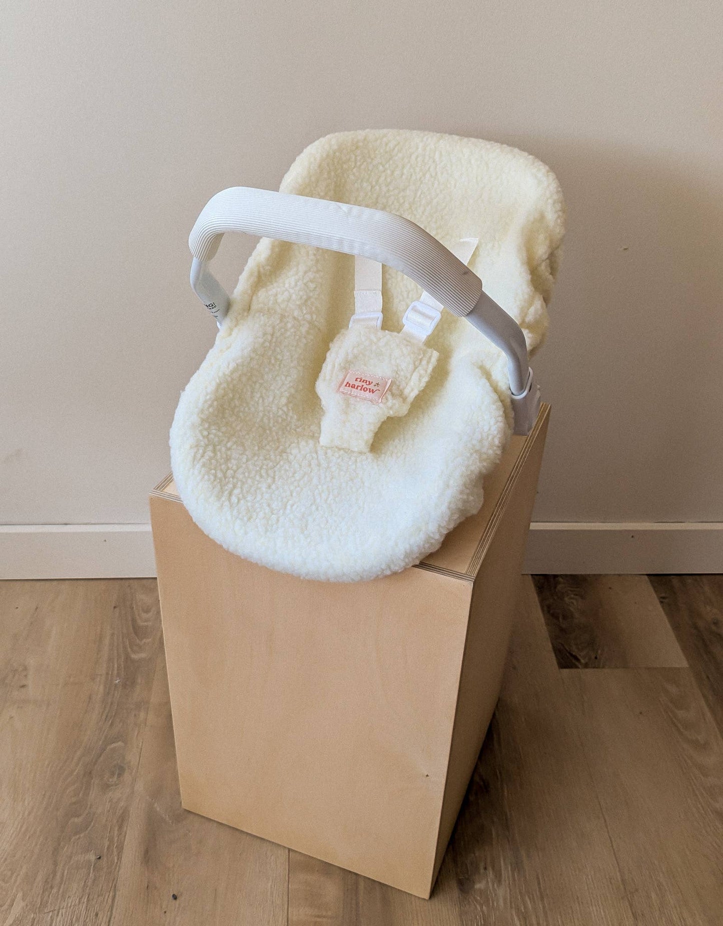 Doll Capsule  Sherpa - Tiny Harlow