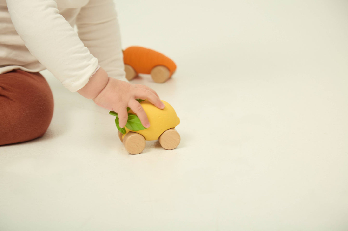 Oli & Carol Lou The Lemon Baby Car